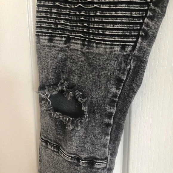 🌿 LUCID 🌿 stonewashed skinny leg distressed jeans size 32 - Picture 3 of 6